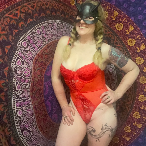 ❤️Sexy Valentine’s Day Red Lace Bodysuit ❤️ - Picture 5 of 7